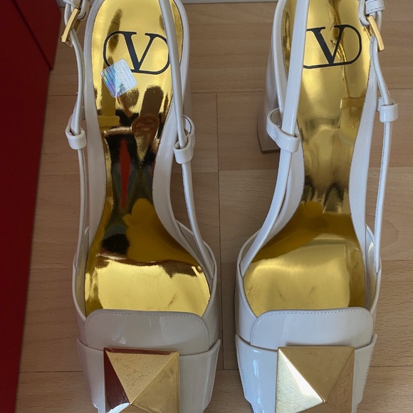 Valentino Garavani One Stud Sling Back Pumps - Picture 5 of 11